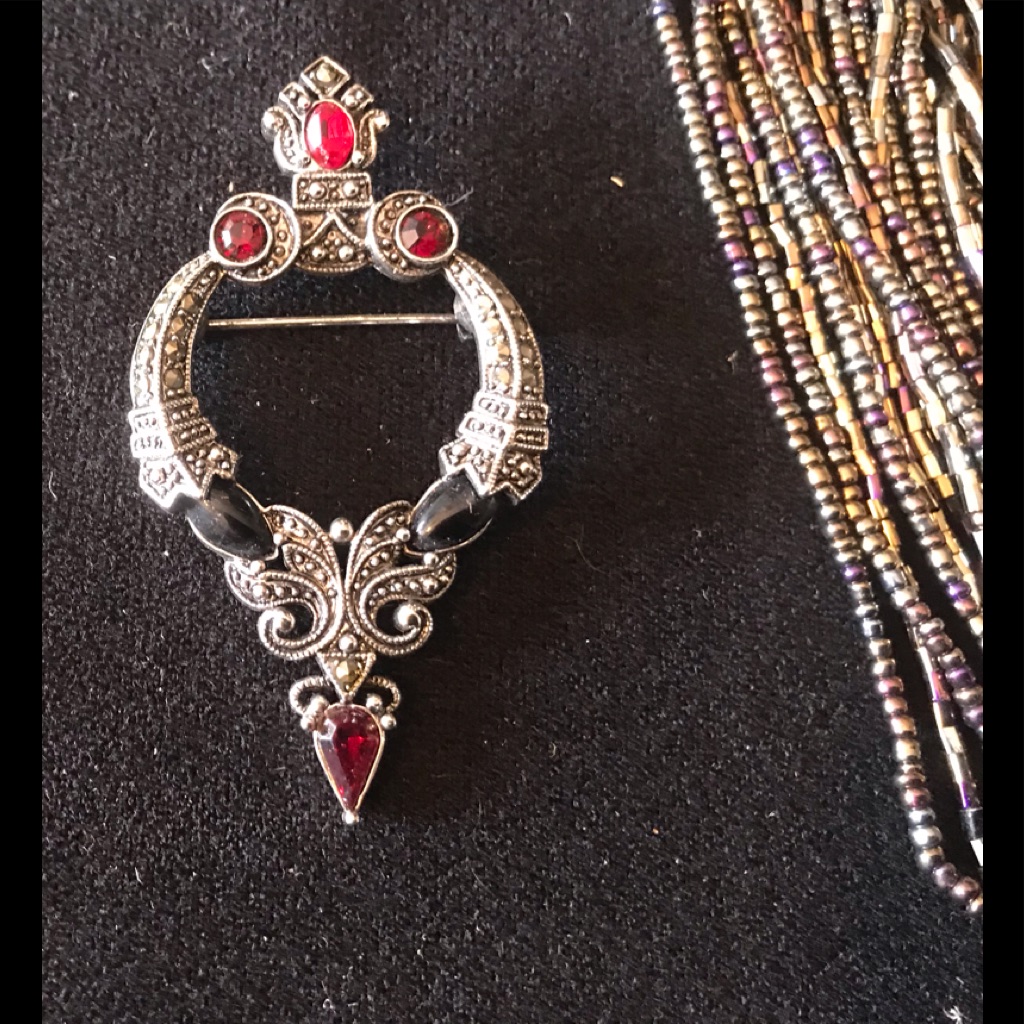 Vintage Lady Remington Brooch Antique Silvertone 18$